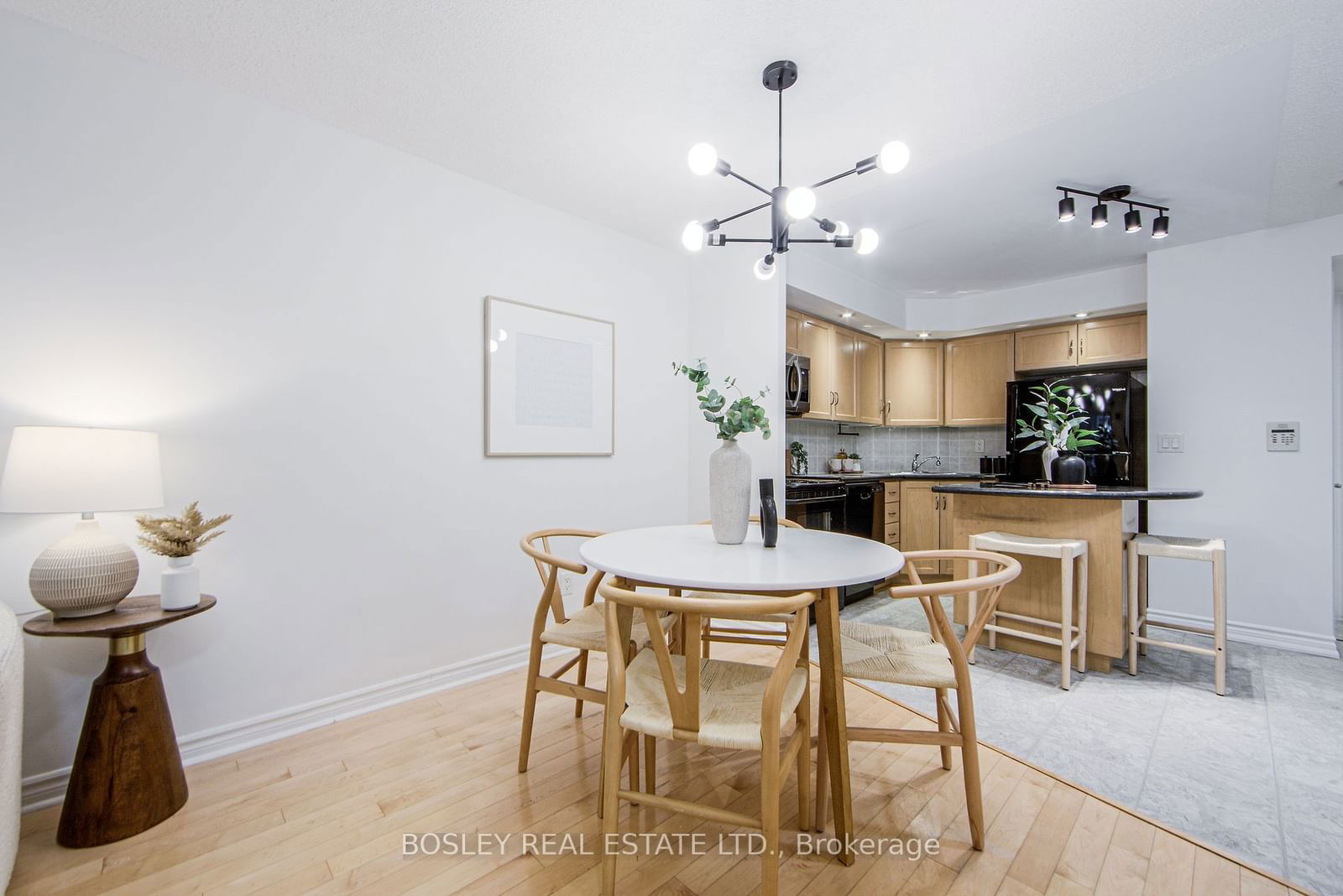 250 Wellington St W, unit 1042 for sale