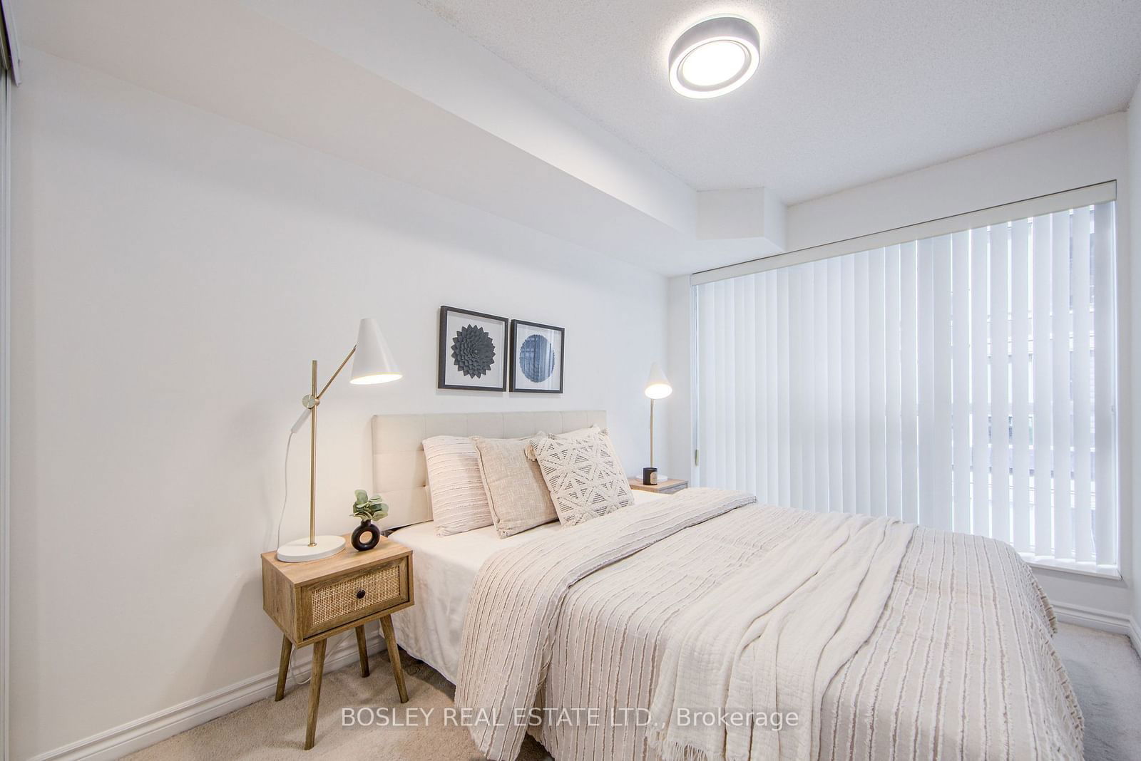 250 Wellington St W, unit 1042 for sale