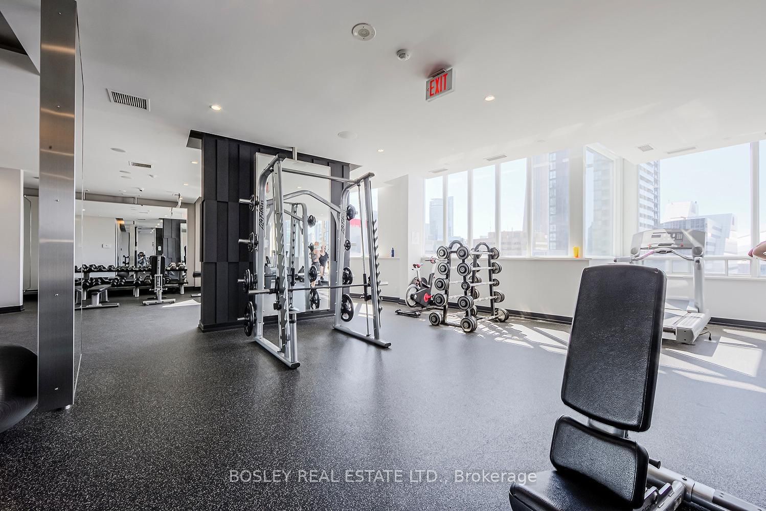 250 Wellington St W, unit 1042 for sale