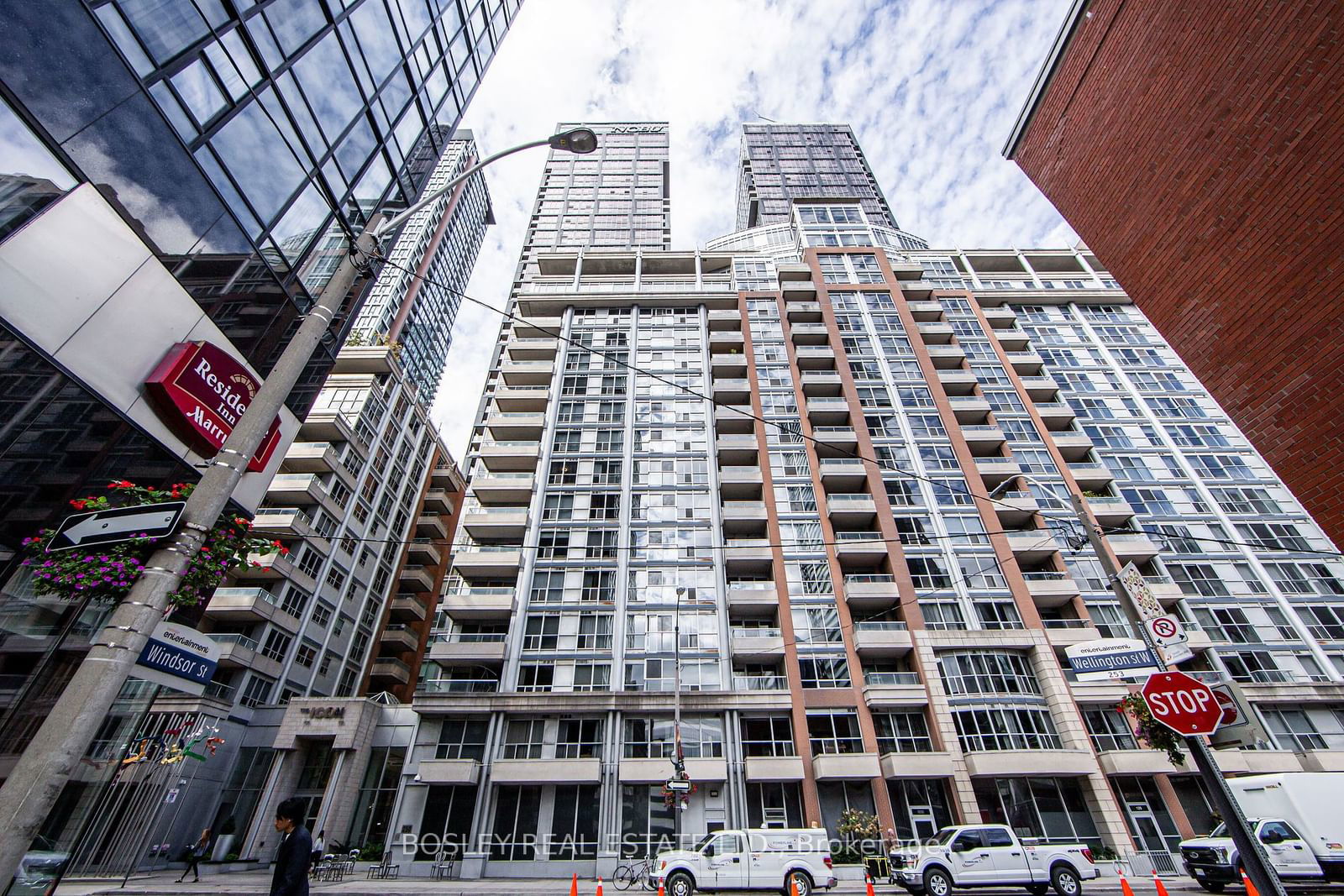 250 Wellington St W, unit 1042 for sale