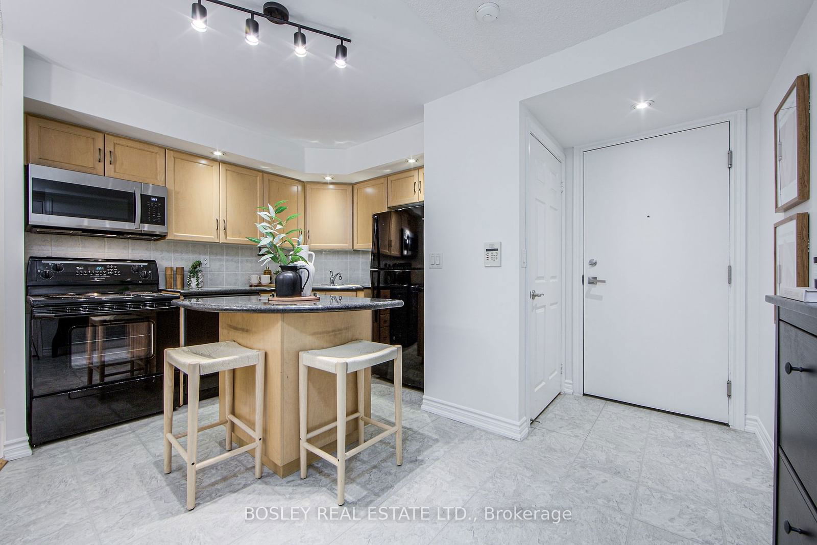 250 Wellington St W, unit 1042 for sale