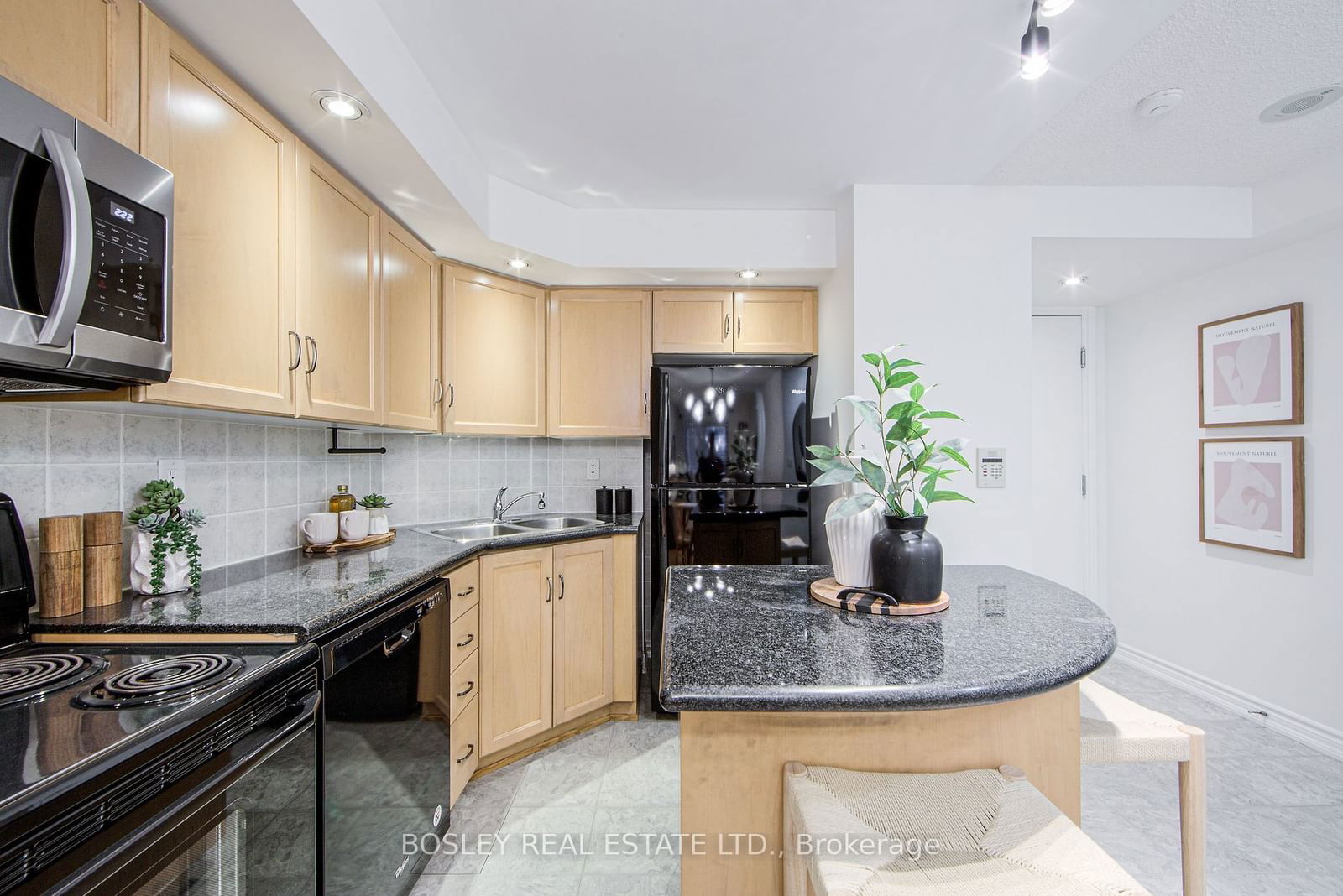 250 Wellington St W, unit 1042 for sale