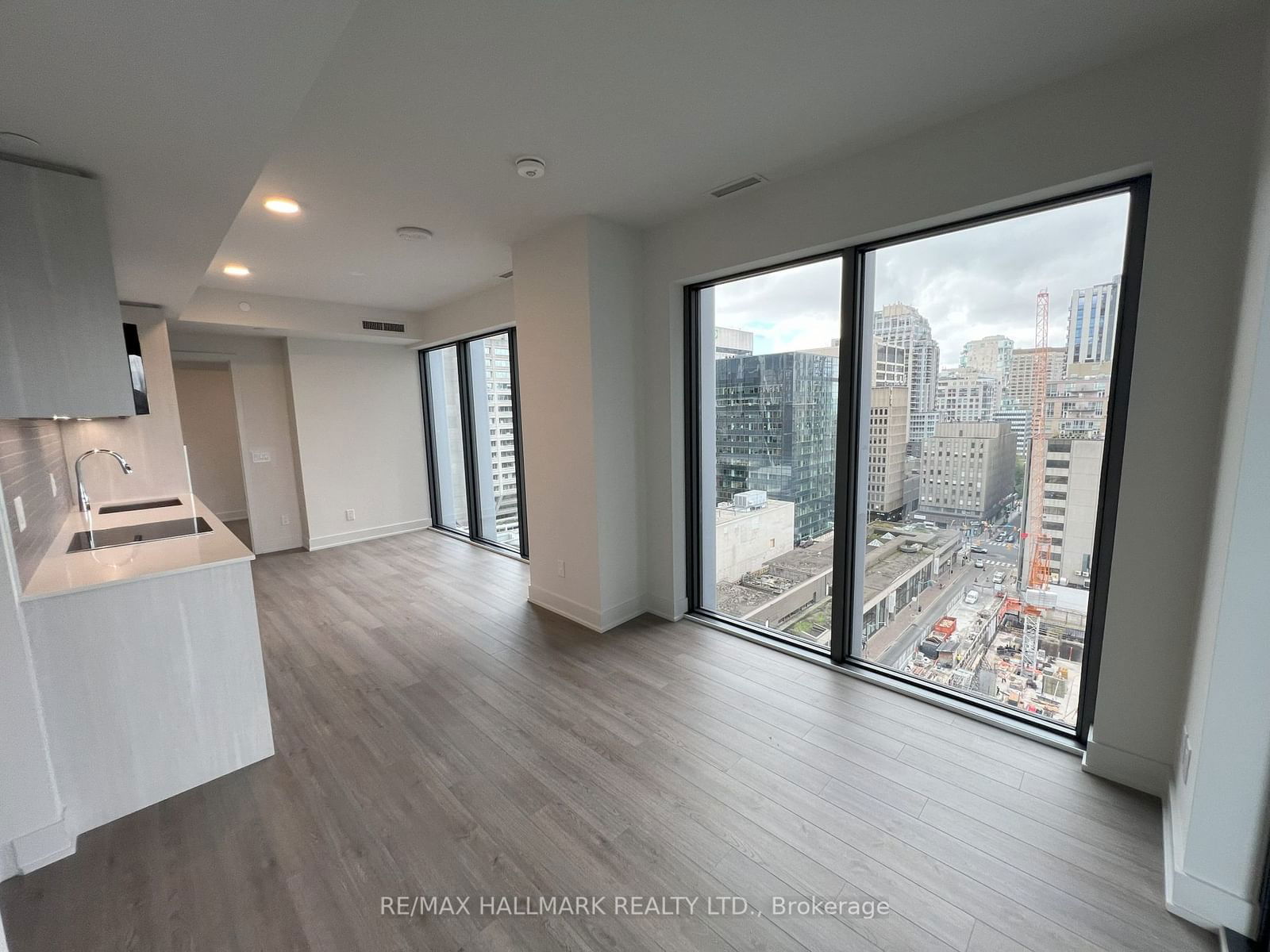 8 Cumberland St, unit 1402 for rent