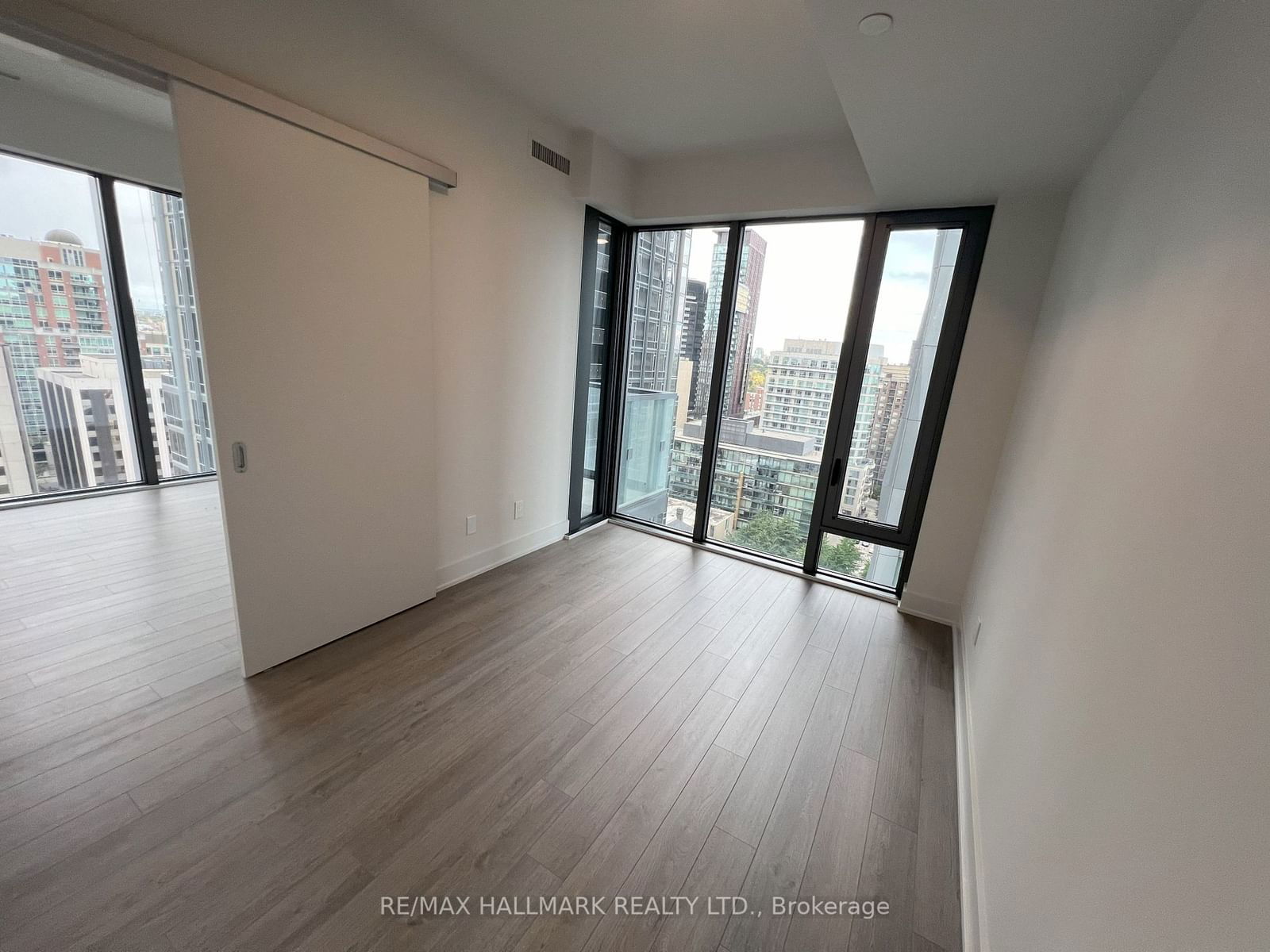 8 Cumberland St, unit 1402 for rent