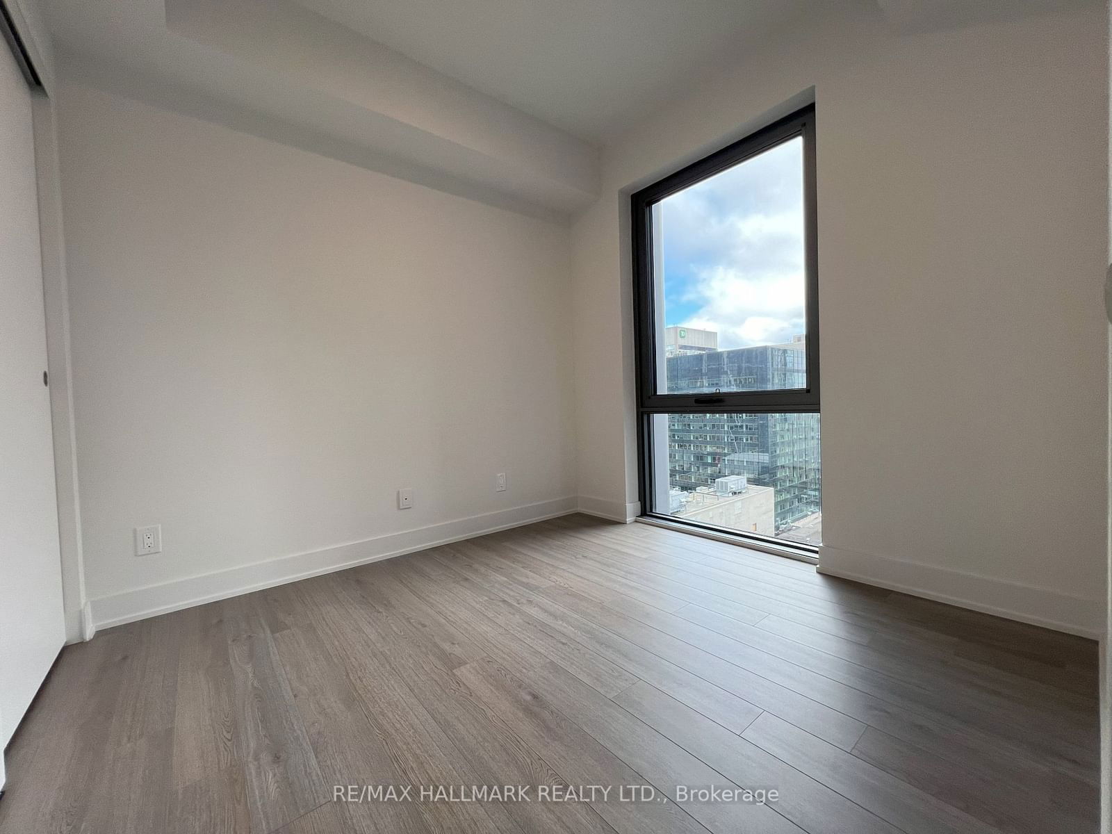 8 Cumberland St, unit 1402 for rent