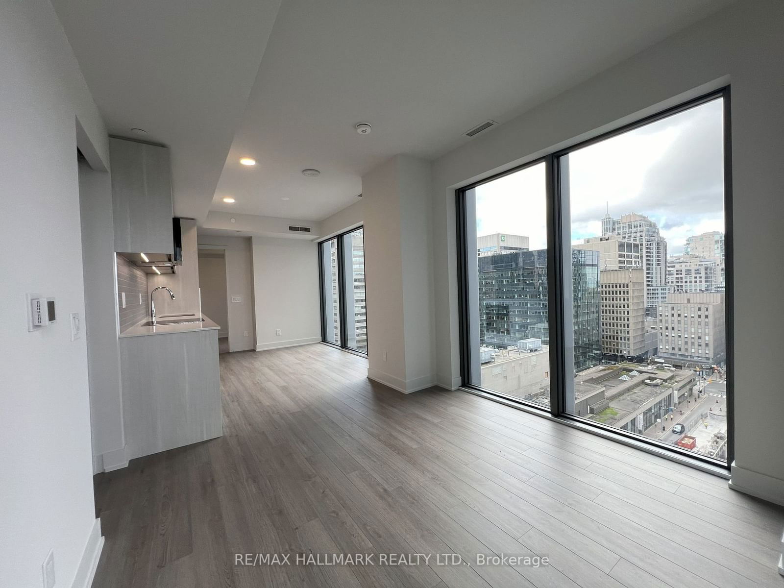 8 Cumberland St, unit 1402 for rent