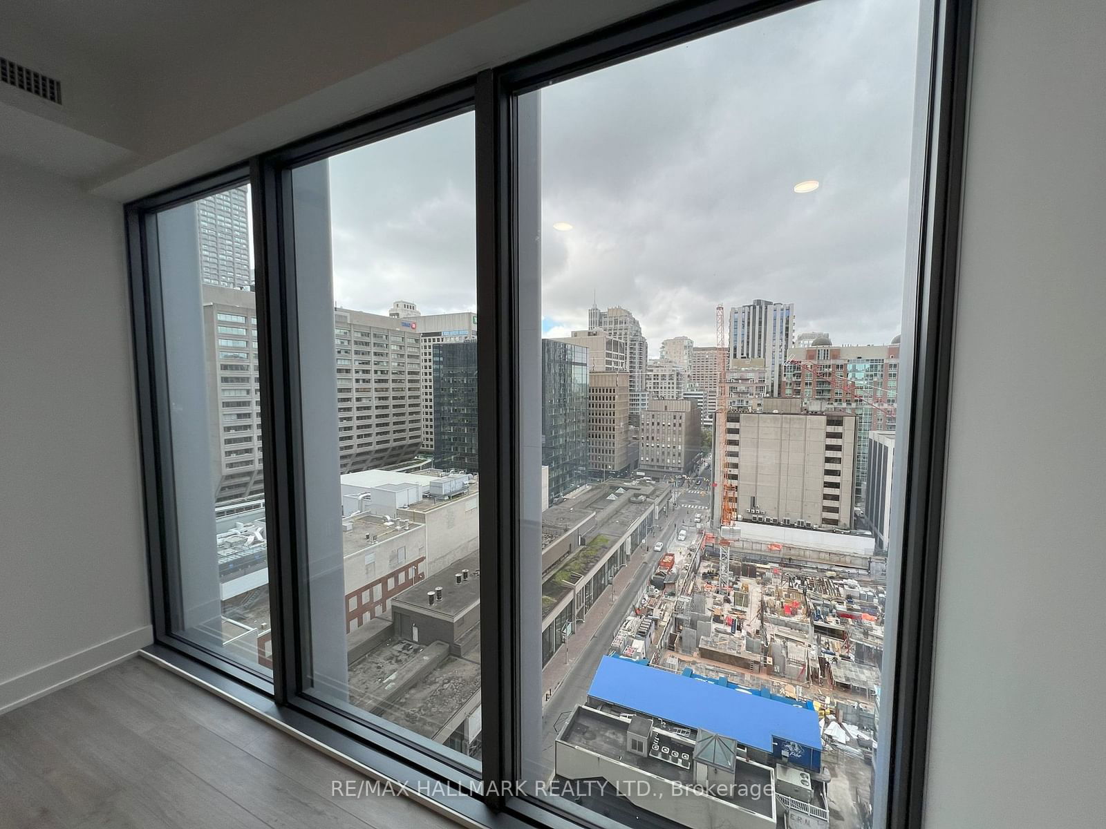 8 Cumberland St, unit 1402 for rent