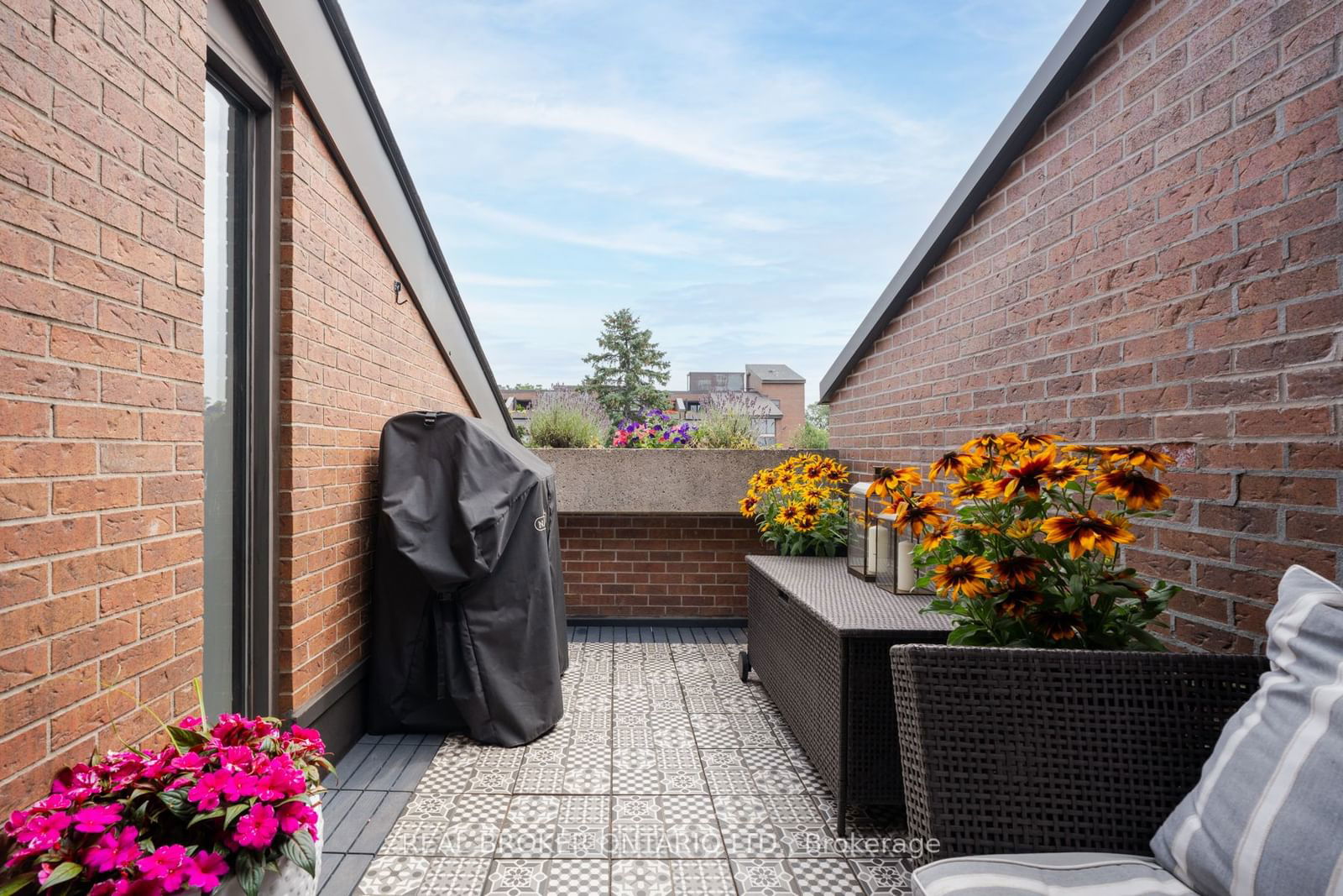 Bedford Glen Condos, Midtown, Toronto