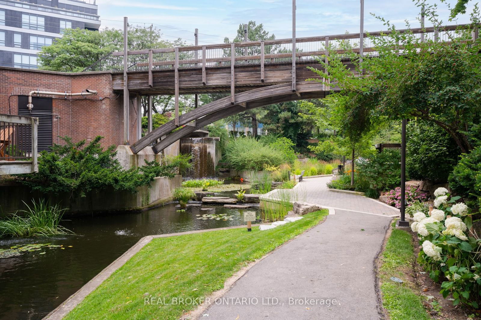 Bedford Glen Condos, Midtown, Toronto