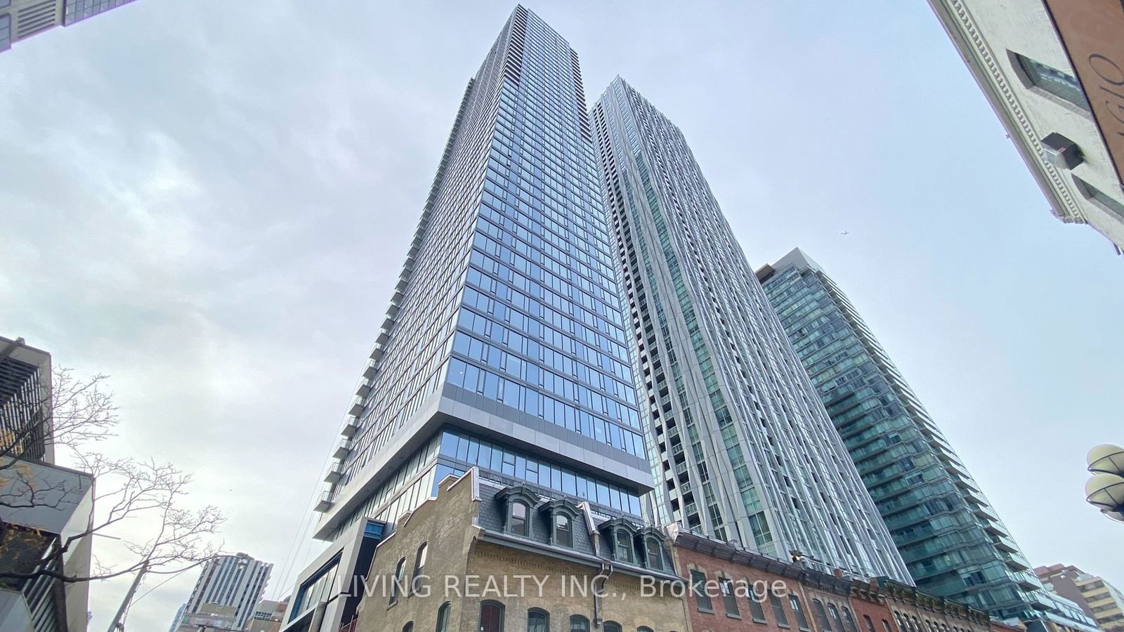 8 Cumberland St, unit 702 for rent