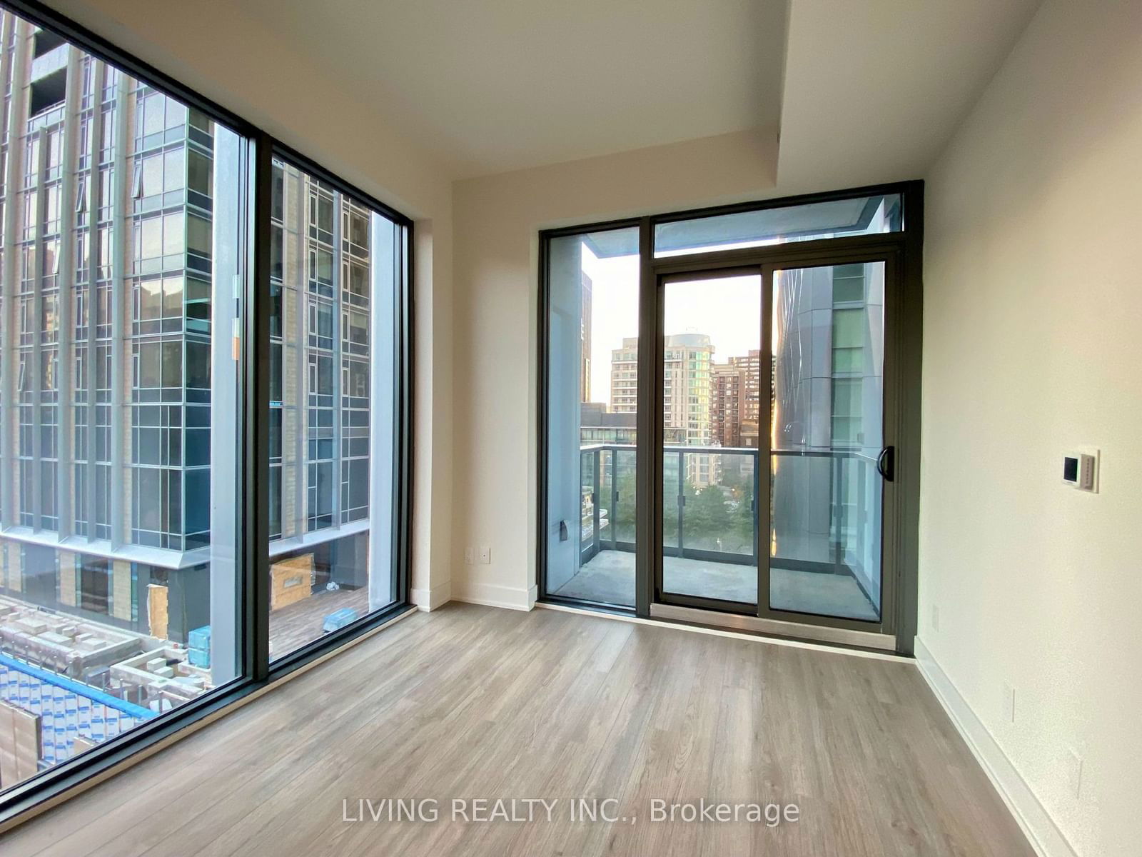 8 Cumberland St, unit 702 for rent