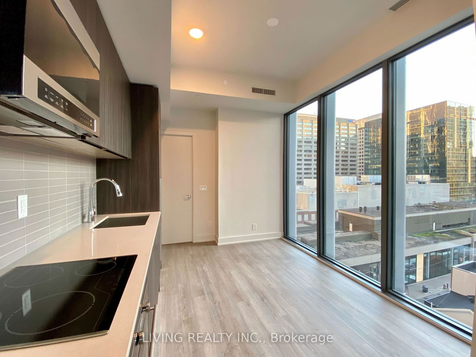 8 Cumberland St, unit 702 for rent