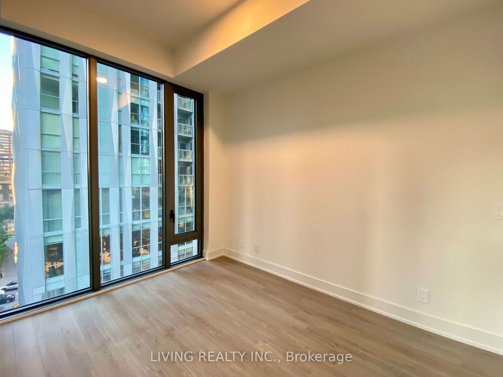 8 Cumberland St, unit 702 for rent