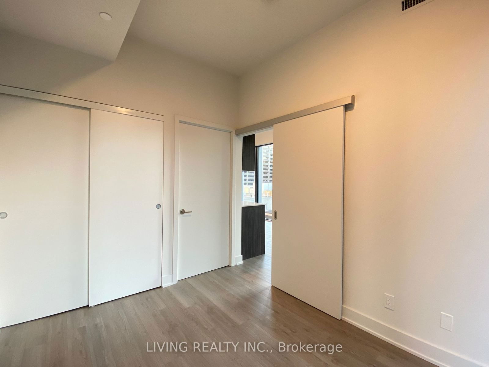 8 Cumberland St, unit 702 for rent