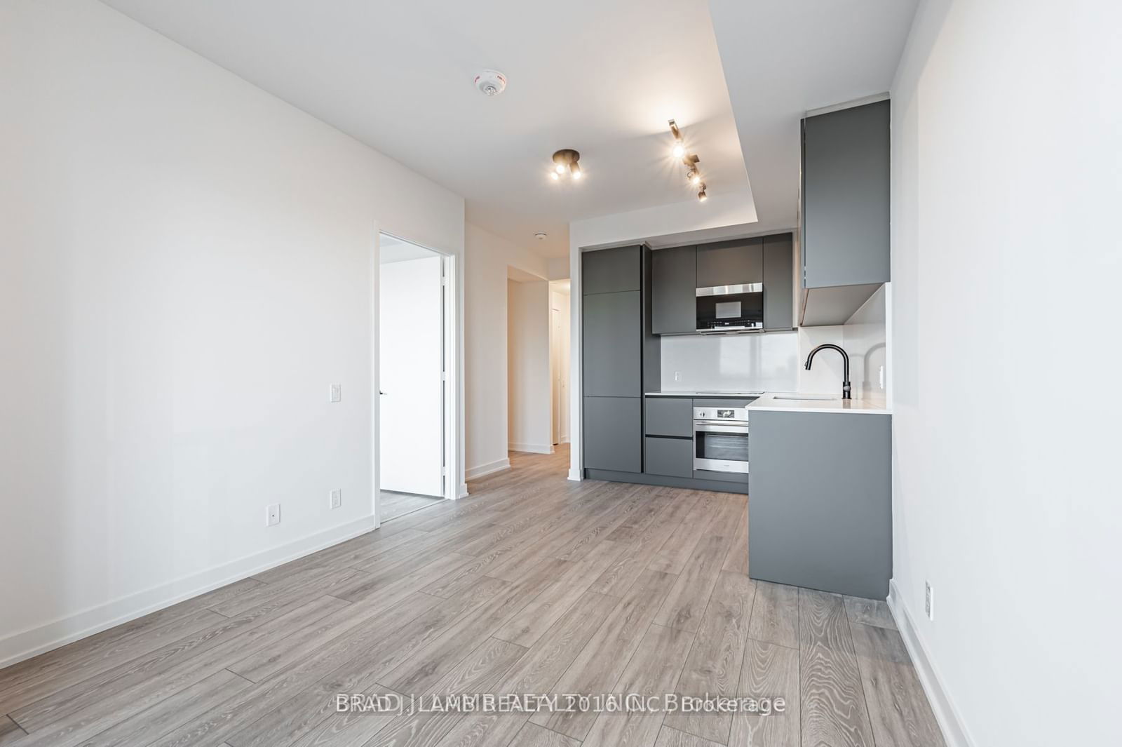 108 Peter St, unit 1619 for rent