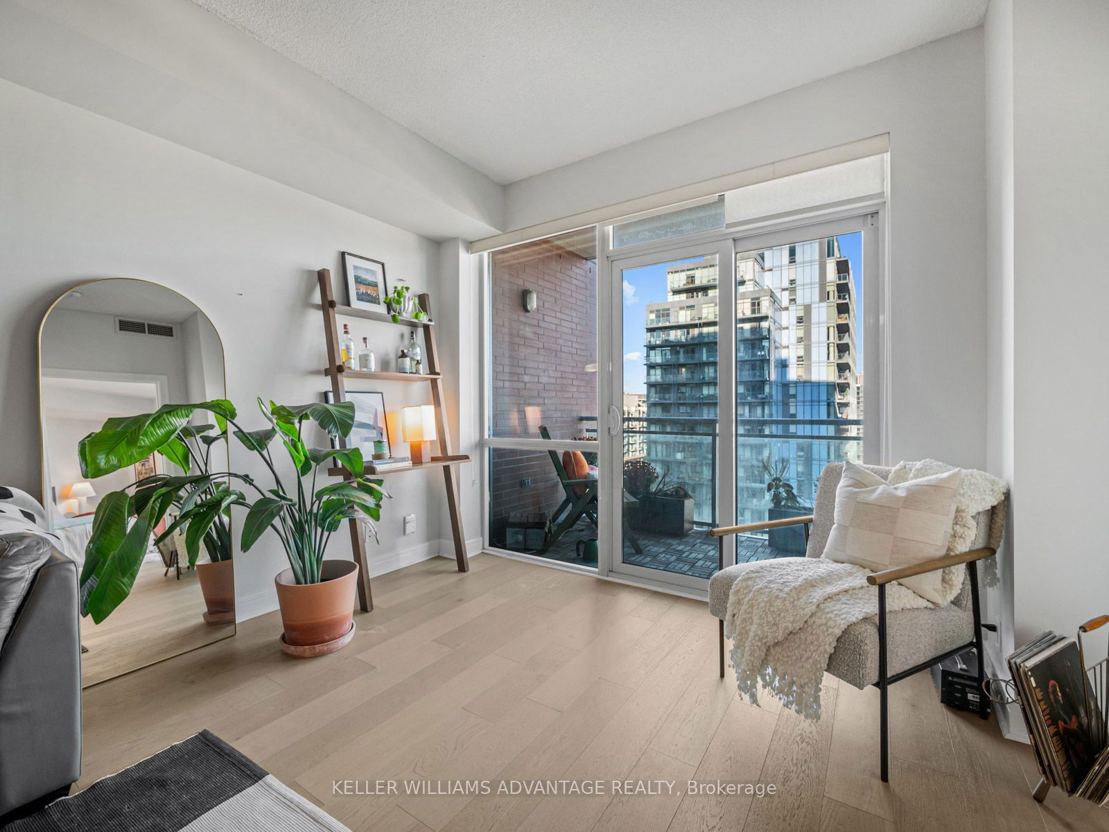 112 George St, unit S1507 for sale