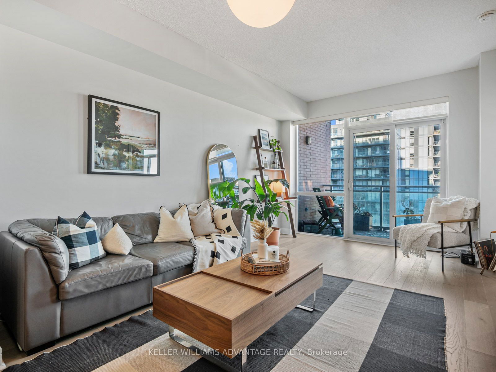 112 George St, unit S1507 for sale