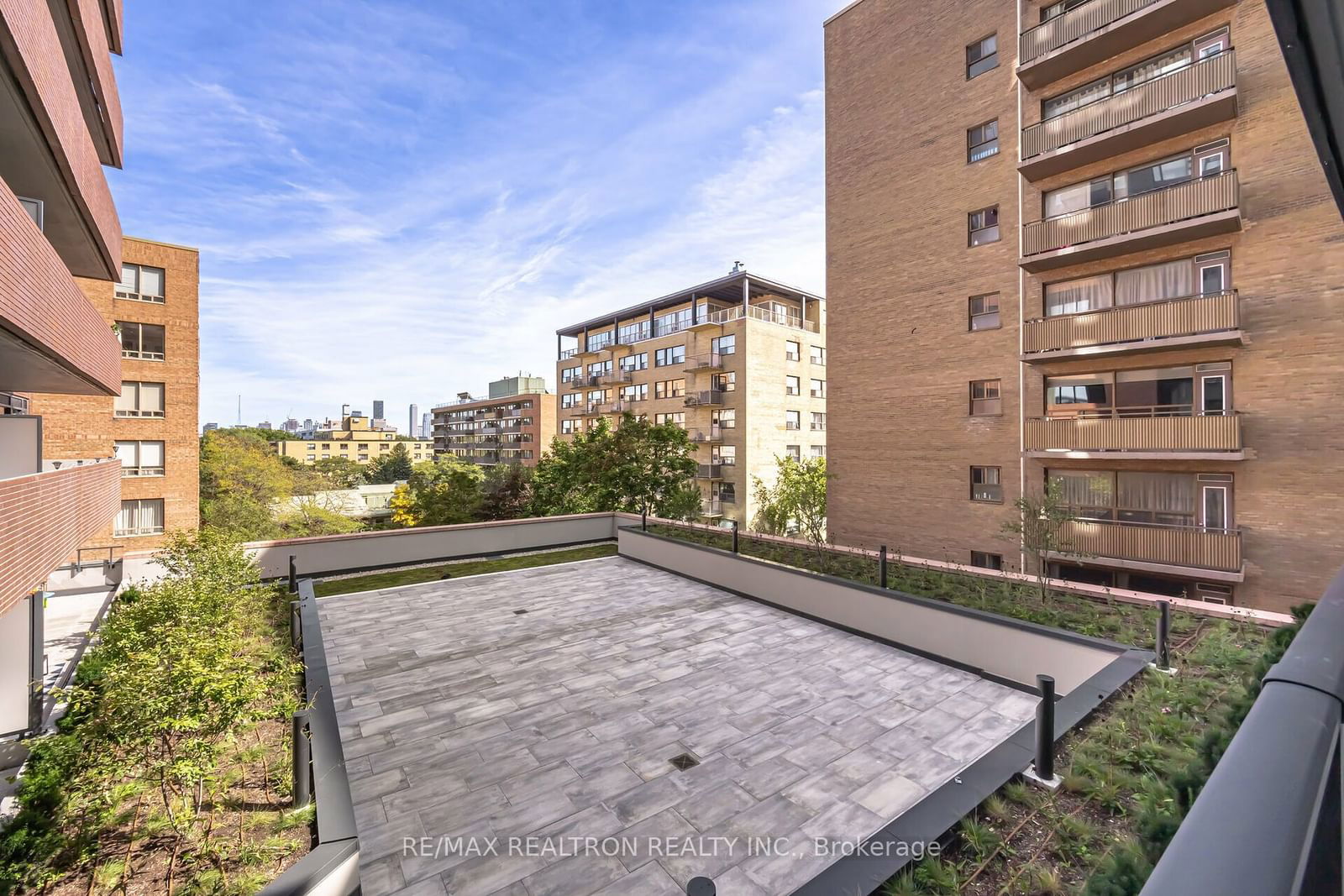 2525 Bathurst St, unit 402 for rent