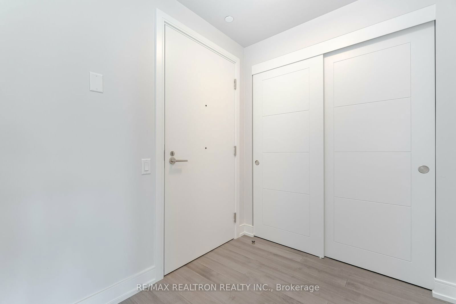 2525 Bathurst St, unit 402 for rent