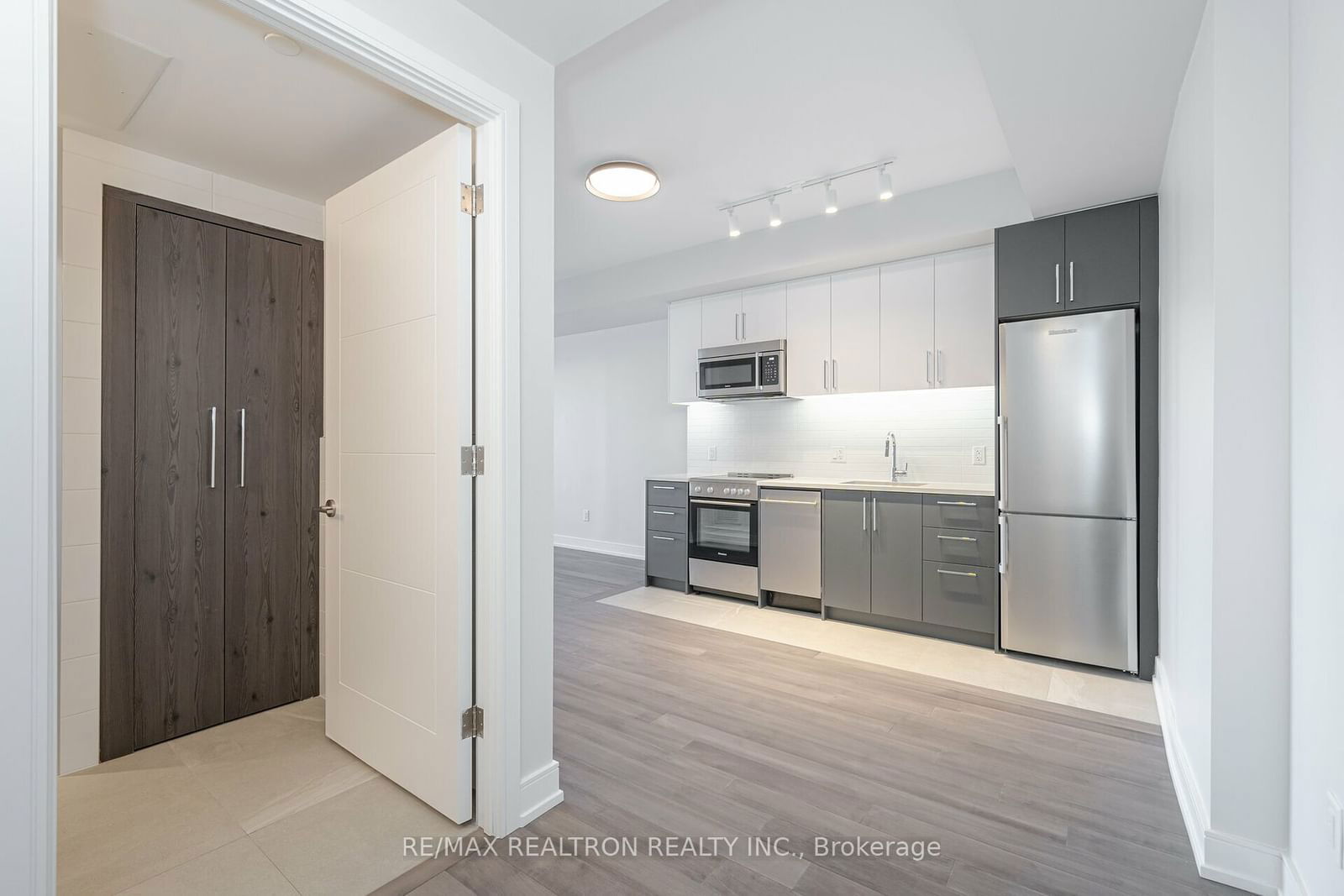 2525 Bathurst St, unit 402 for rent