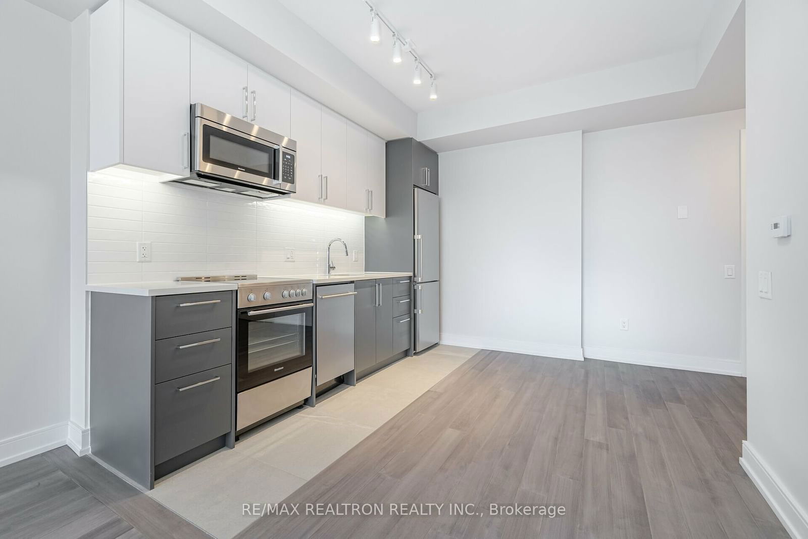 2525 Bathurst St, unit 402 for rent