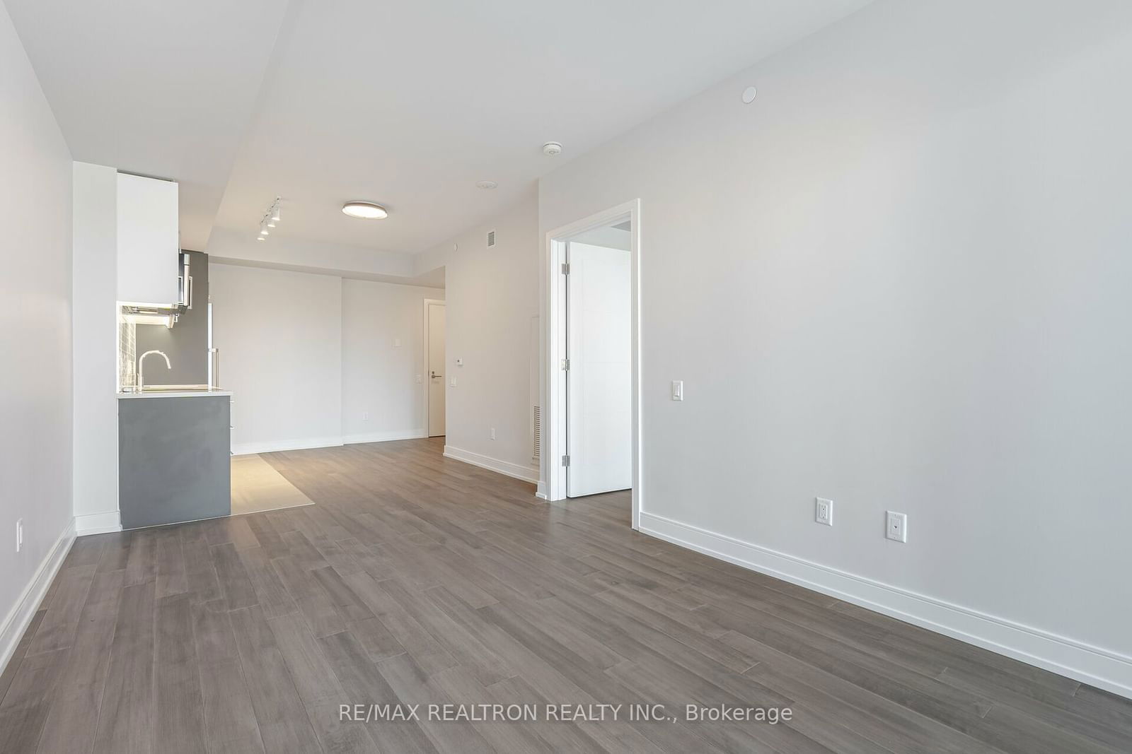 2525 Bathurst St, unit 402 for rent