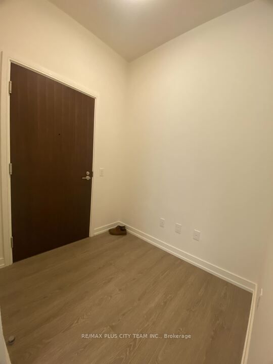 425 Front St E, unit 818 for rent