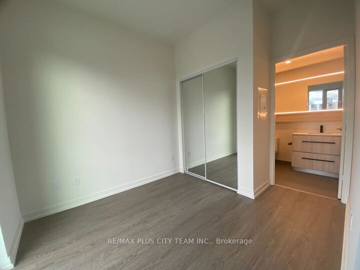 425 Front St E, unit 818 for rent