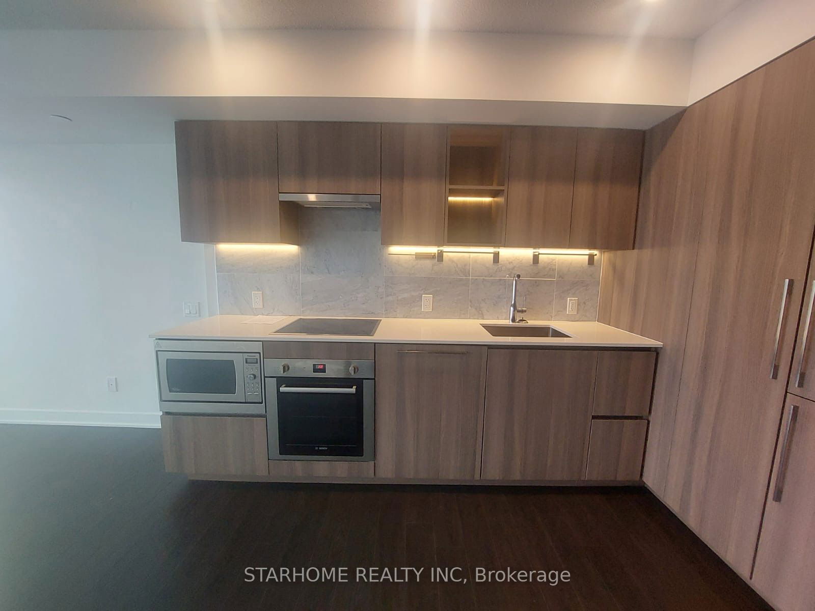 17 Bathurst St, unit 2701 for rent