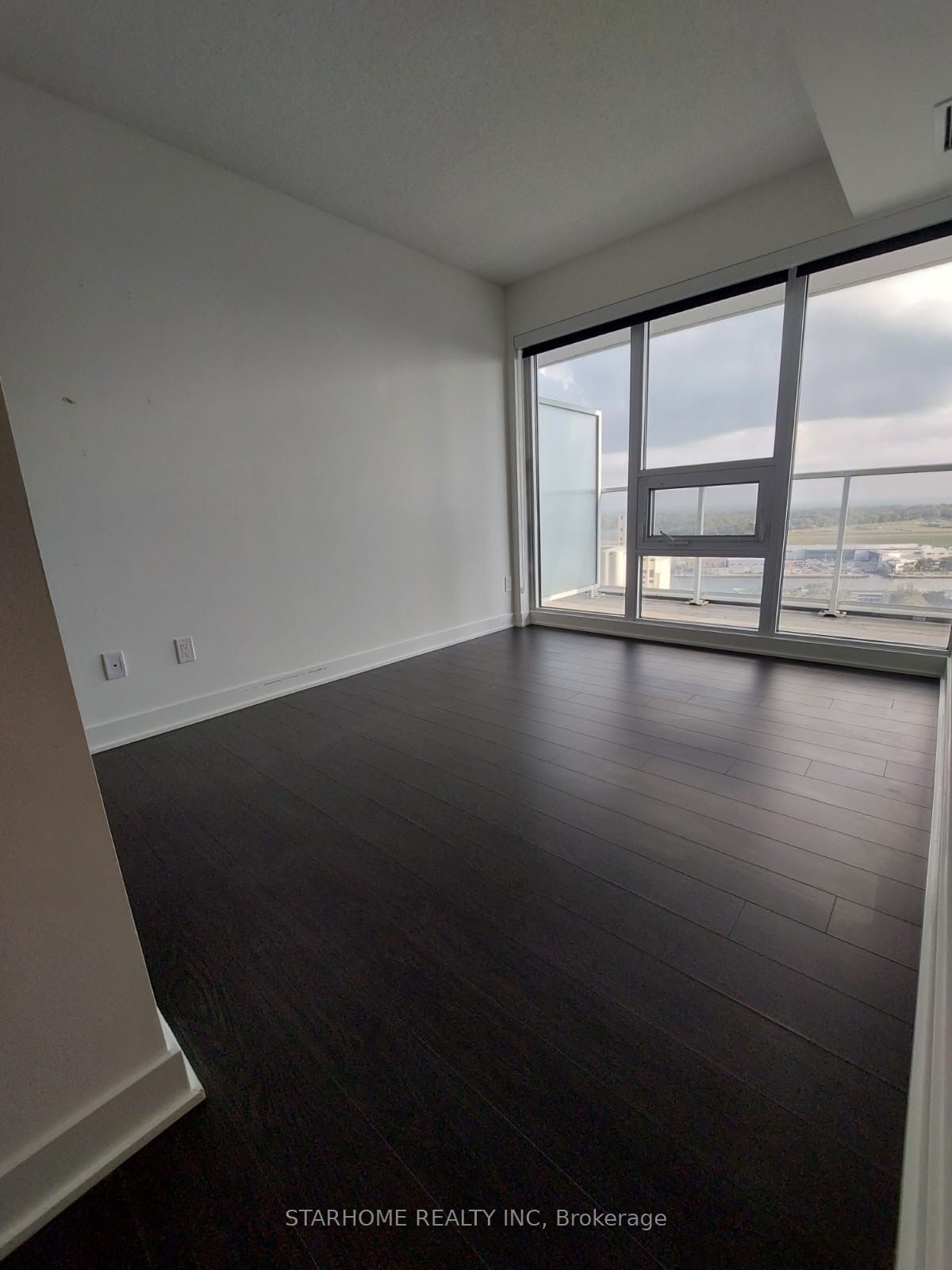 17 Bathurst St, unit 2701 for rent