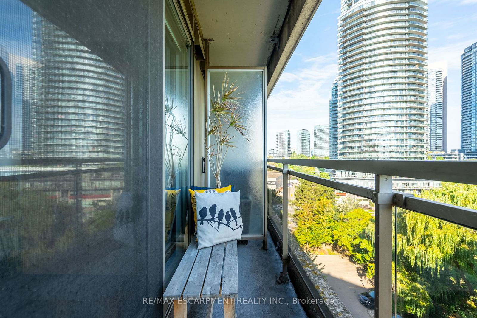 2261 Lake Shore Blvd, unit 810 for sale