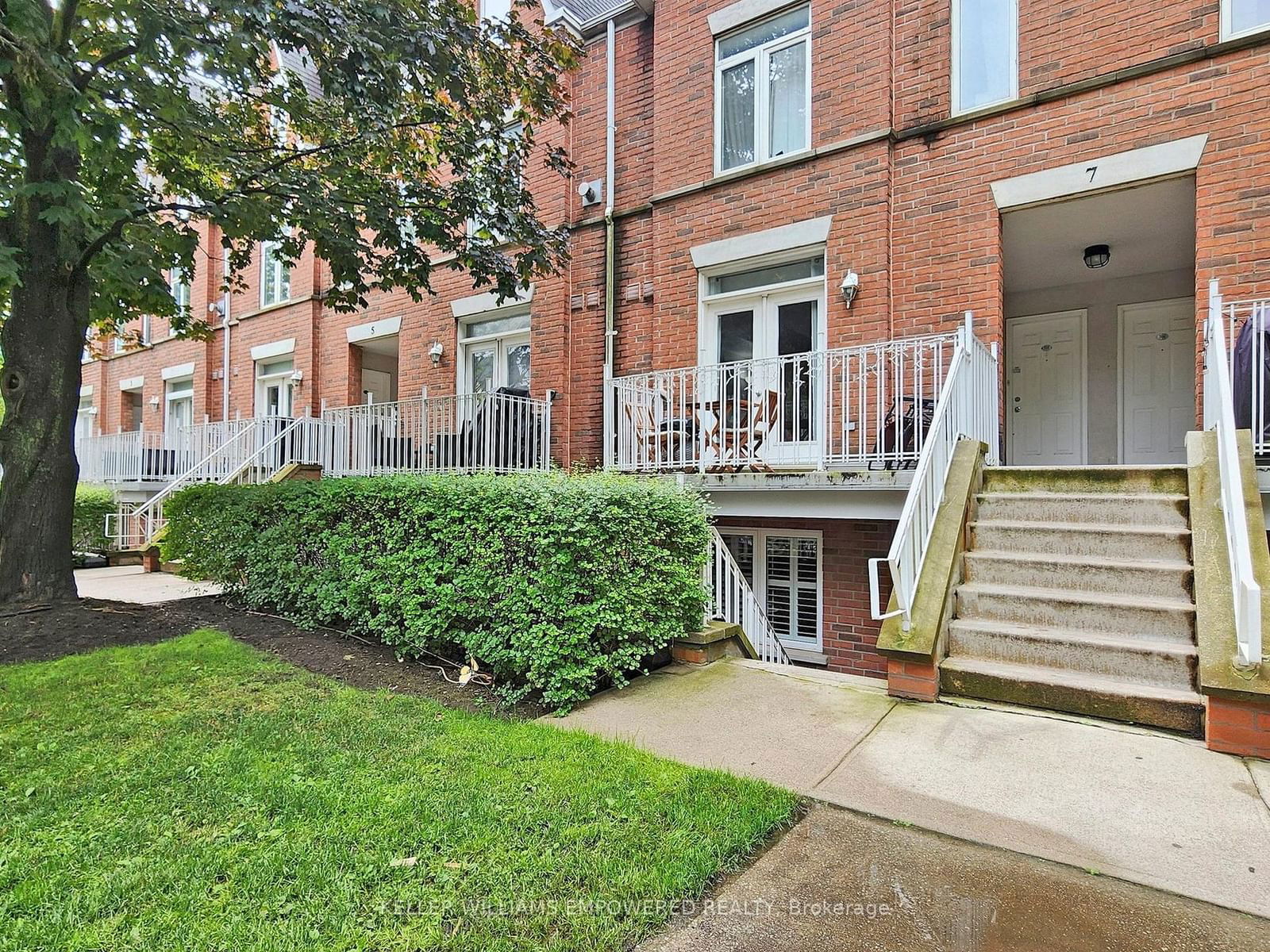 King West Townhomes, Downtown, Toronto