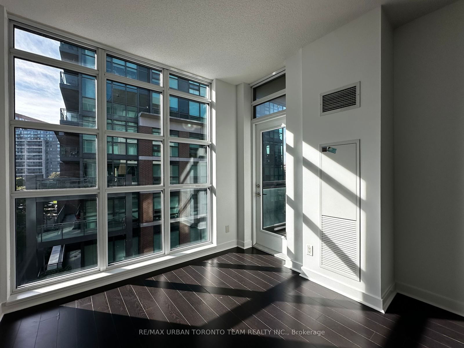 1169 Queen St W, unit 527 for rent