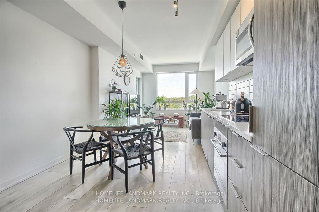 223 St Clair Ave W, unit 607 for rent