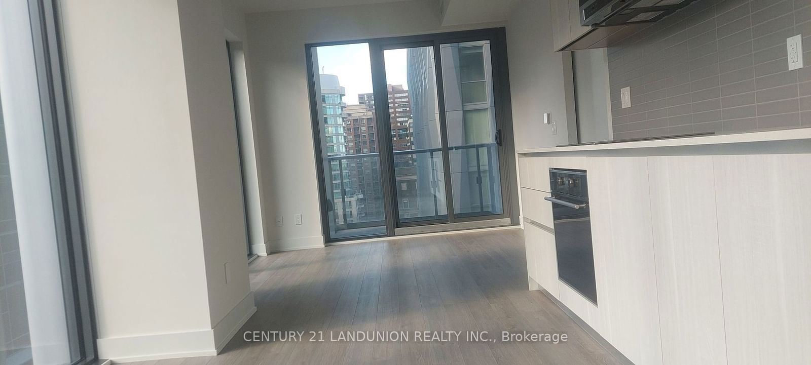 8 Cumberland St, unit 802 for rent