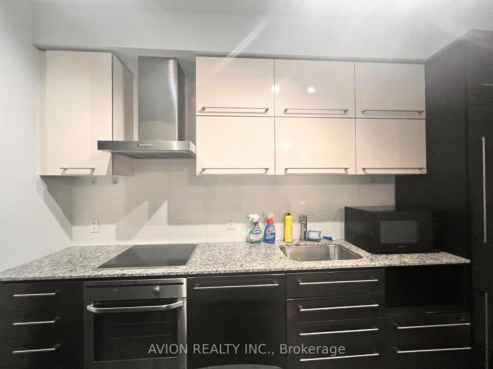 770 Bay St, unit Ph607 for rent