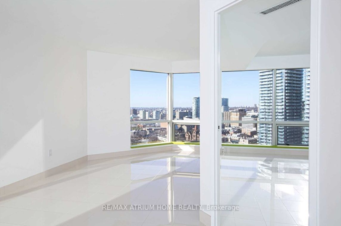 1001 Bay St, unit 2712 for rent