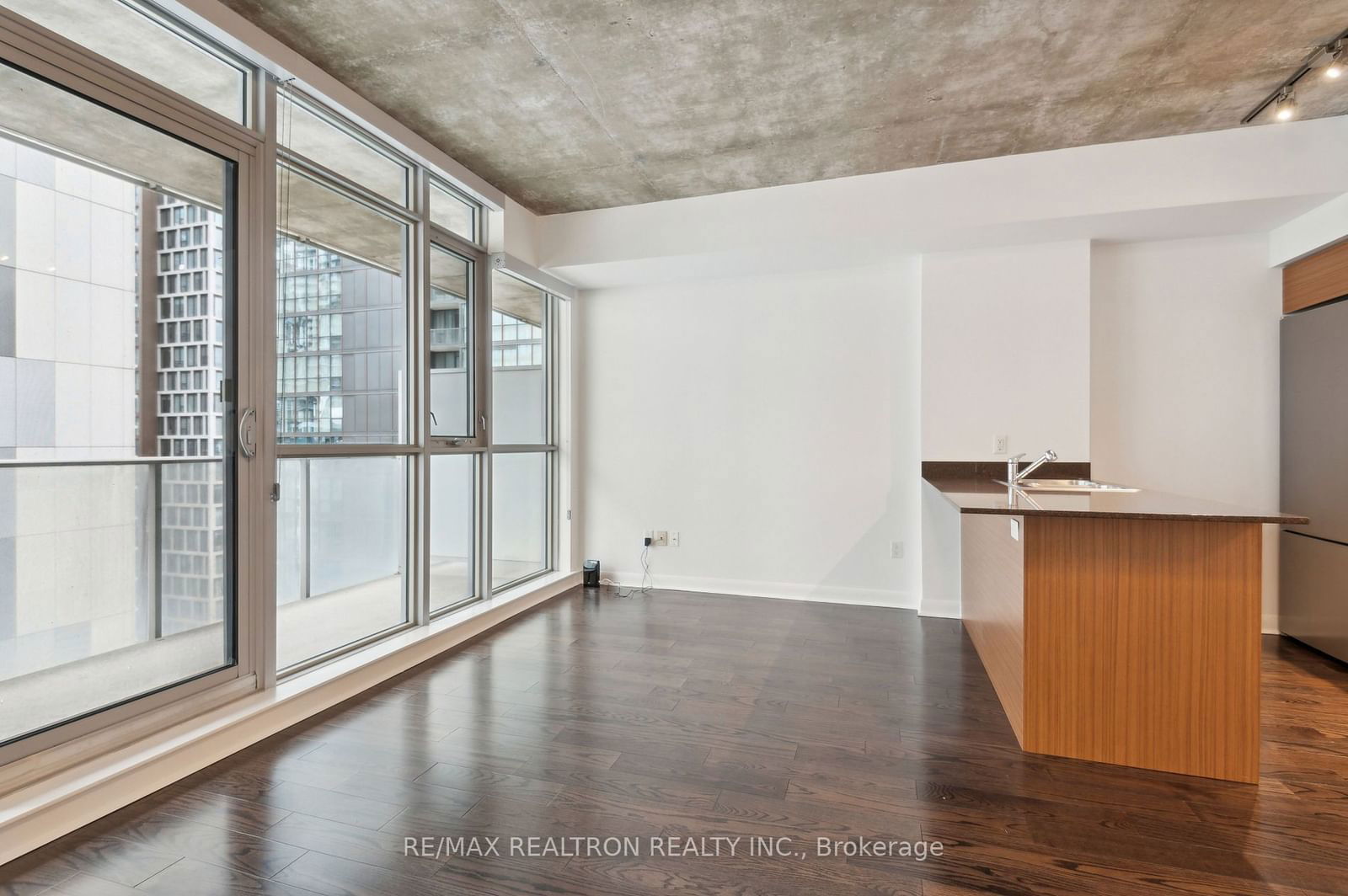 375 King St W, unit 2006 for sale