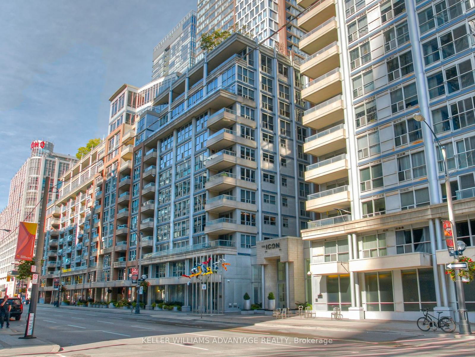 270 Wellington St W, unit 521 for sale