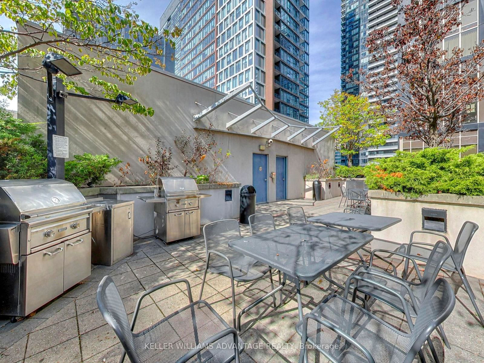 270 Wellington St W, unit 521 for sale