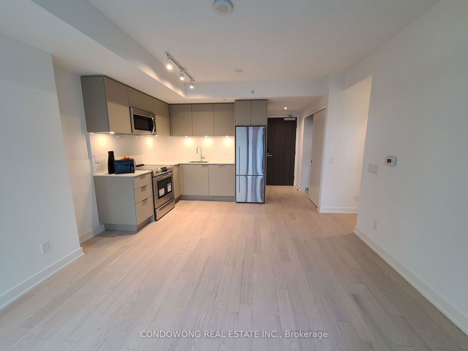 25 Richmond St E, unit 2011 for rent