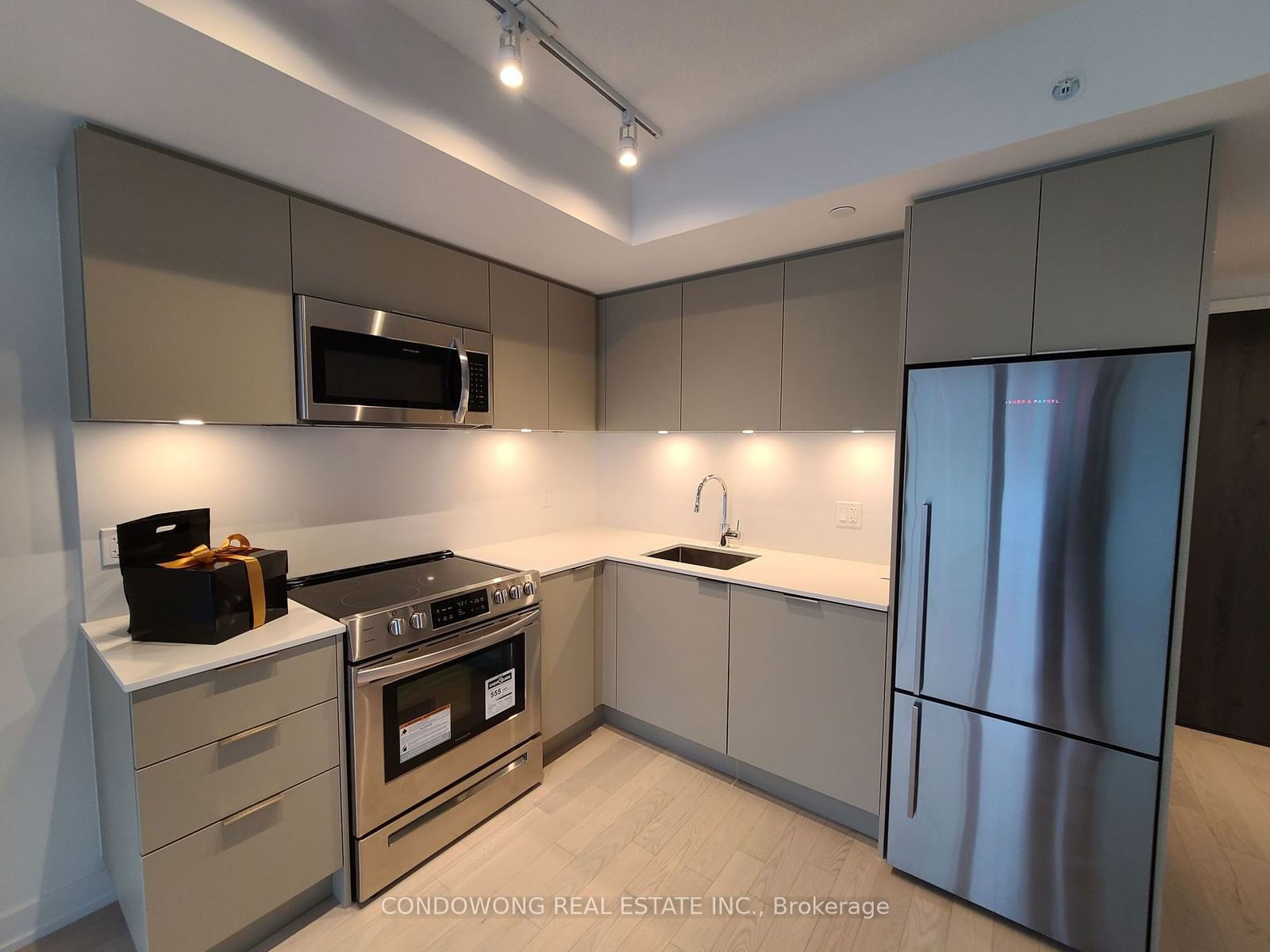 25 Richmond St E, unit 2011 for rent