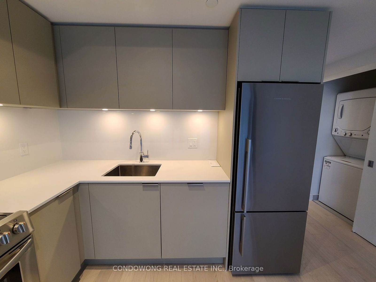 25 Richmond St E, unit 2011 for rent