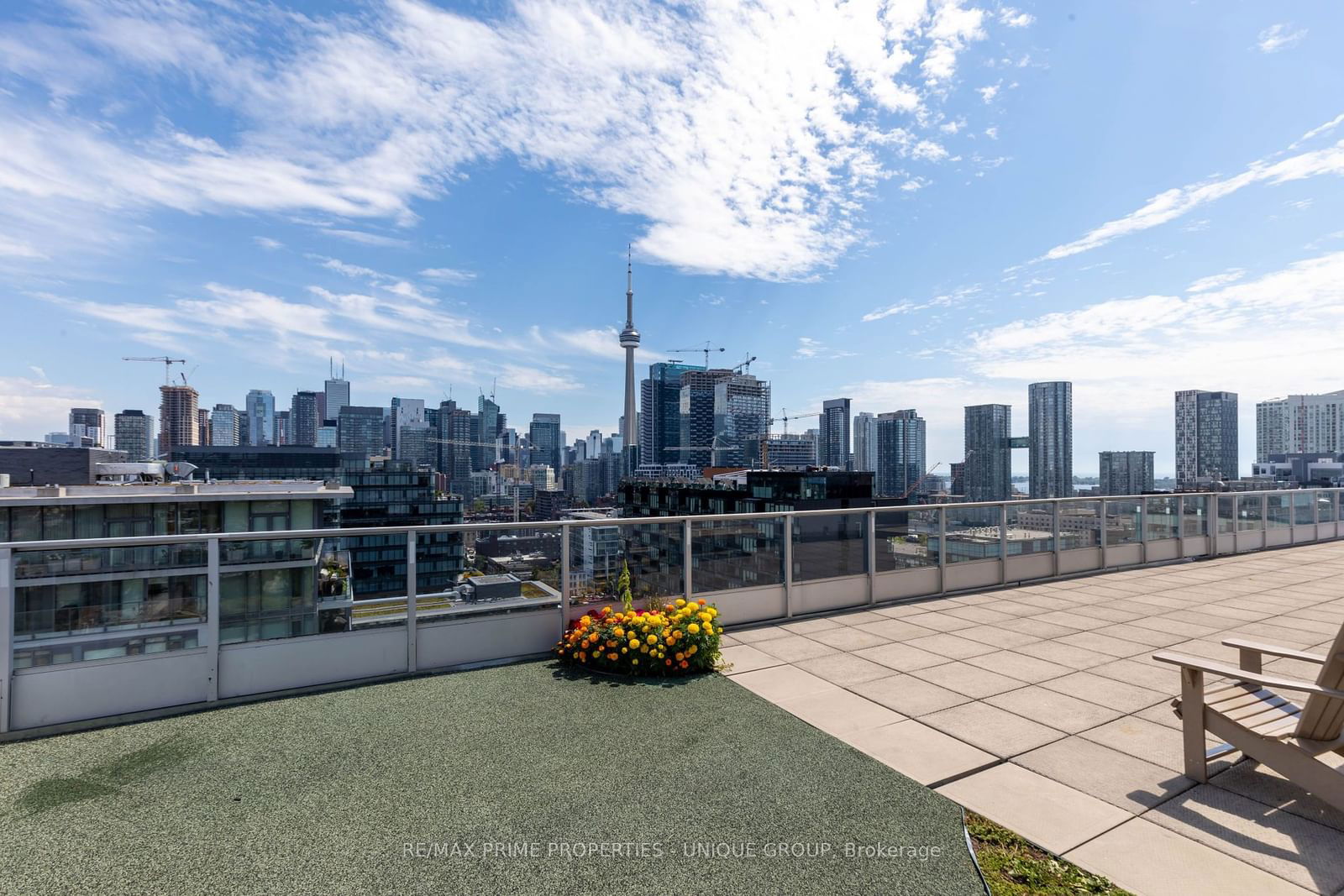 700 King St W, unit 405 for sale