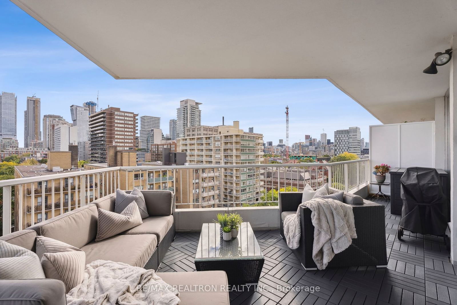 190 St George St, unit 903 for sale