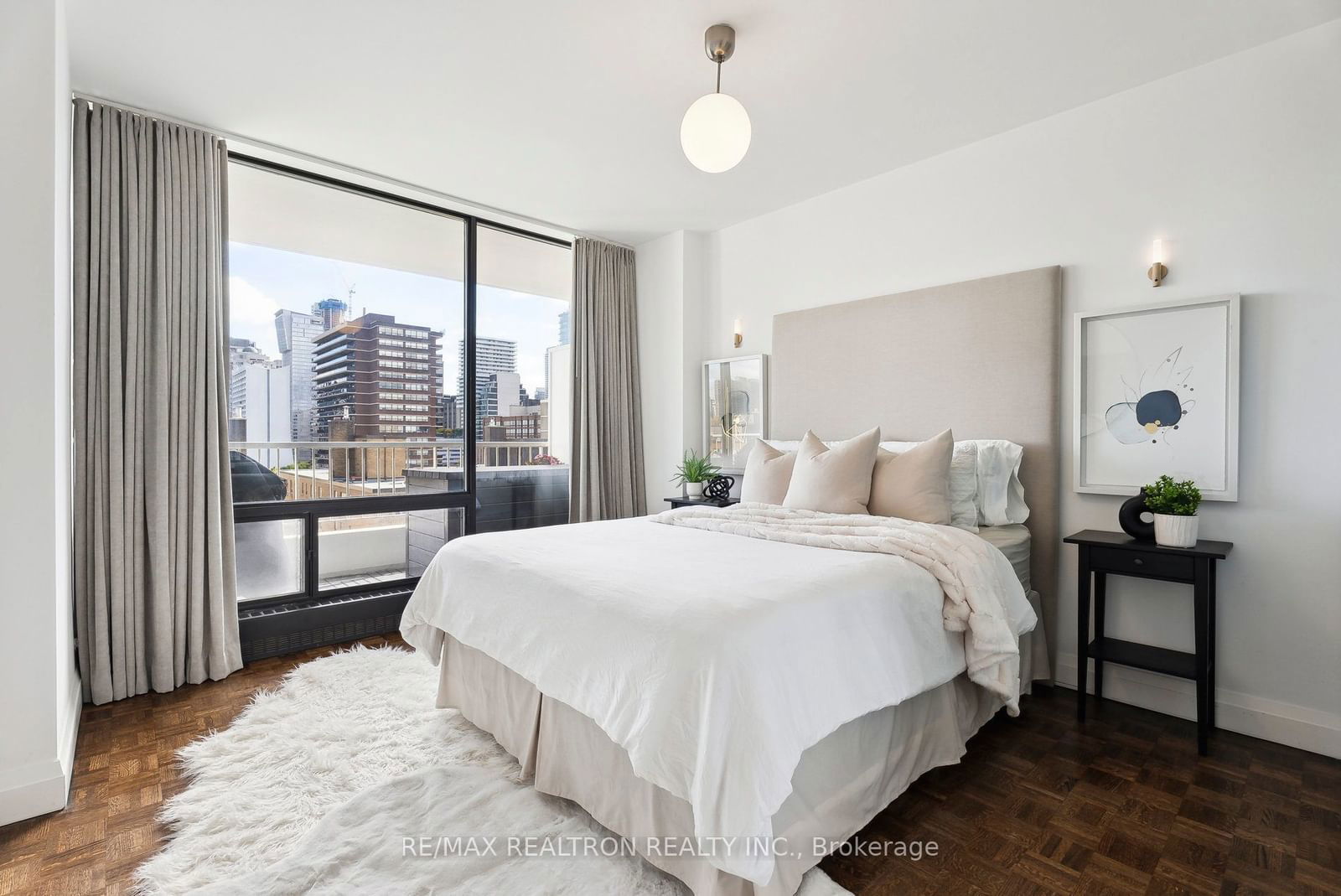 190 St George St, unit 903 for sale