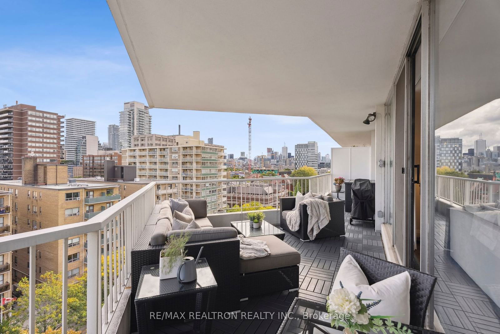 190 St George St, unit 903 for sale