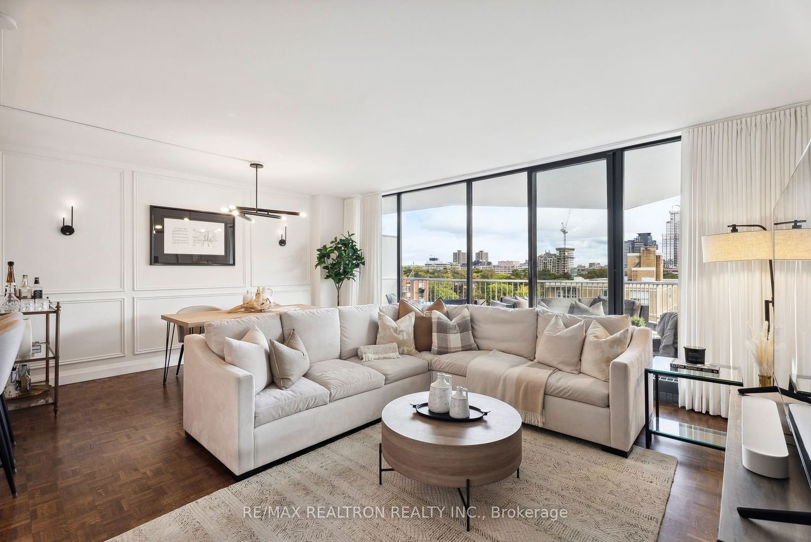 190 St George St, unit 903 for sale