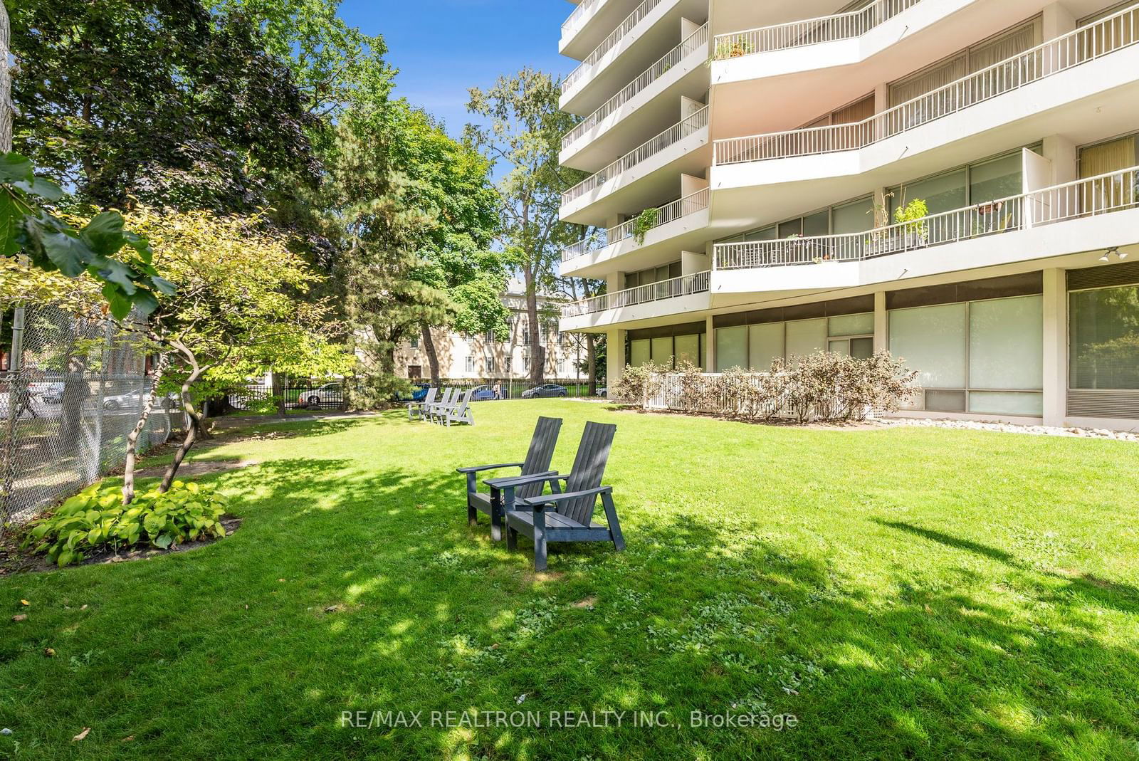 190 St George St, unit 903 for sale