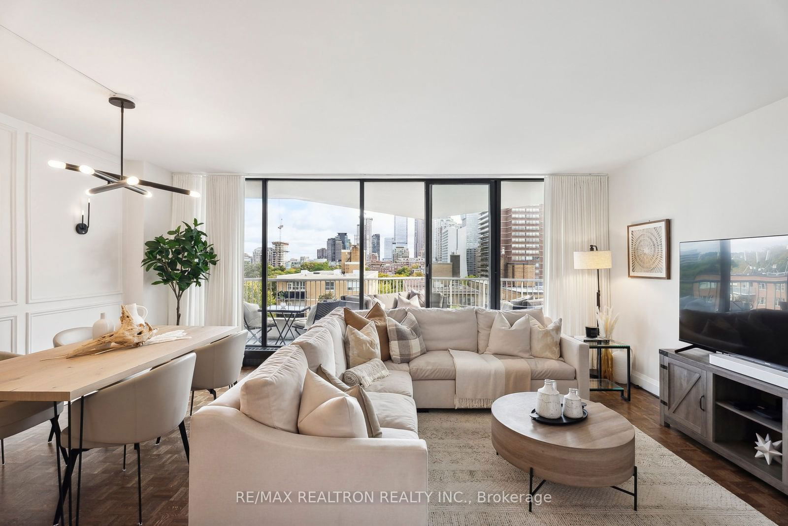 190 St George St, unit 903 for sale